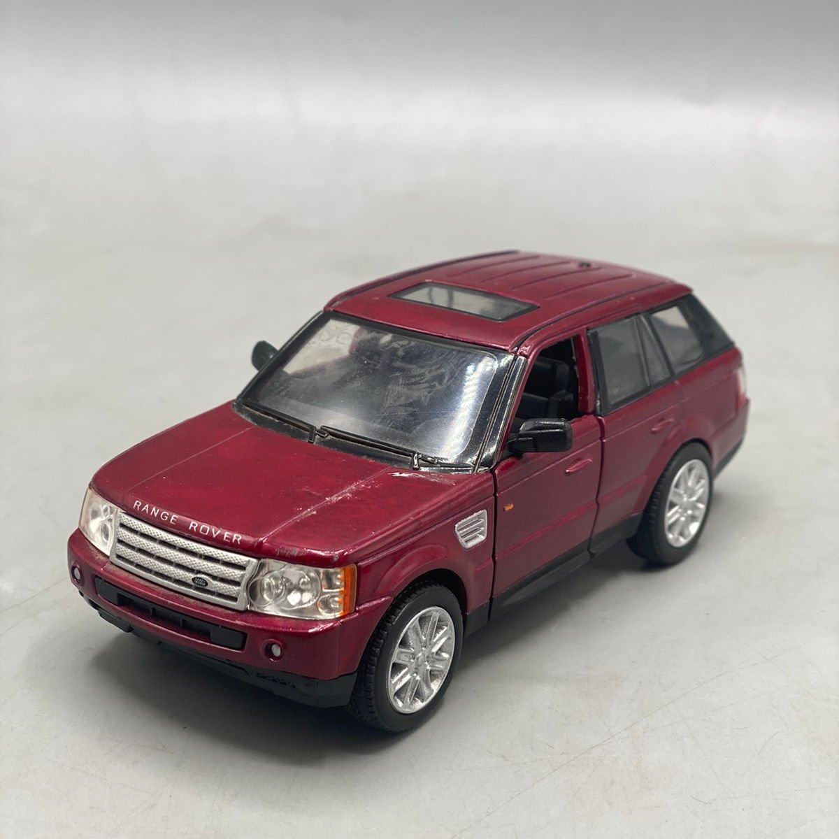 Defective Range Rover 1:36 Scale Diecast Model Car Minor Fault