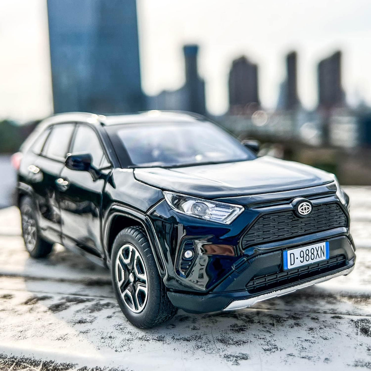 1:24 Scale Diecast Toyota RAV4 SUV