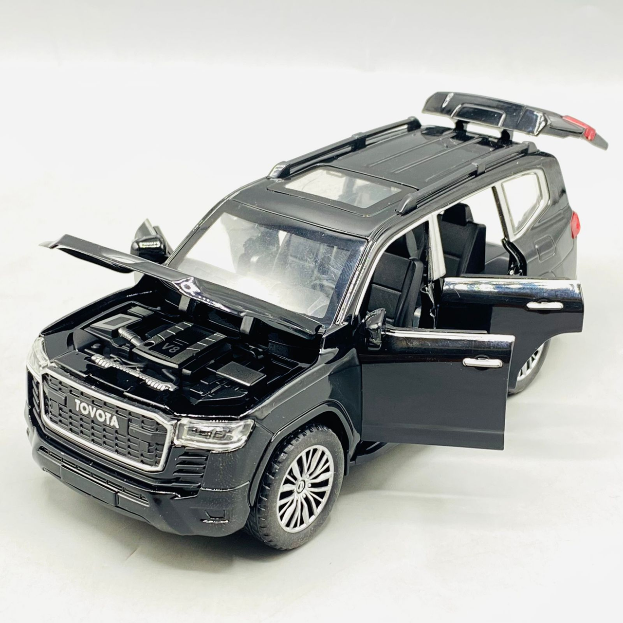 1:28 Scale Diecast Toyota V8 Land Cruiser