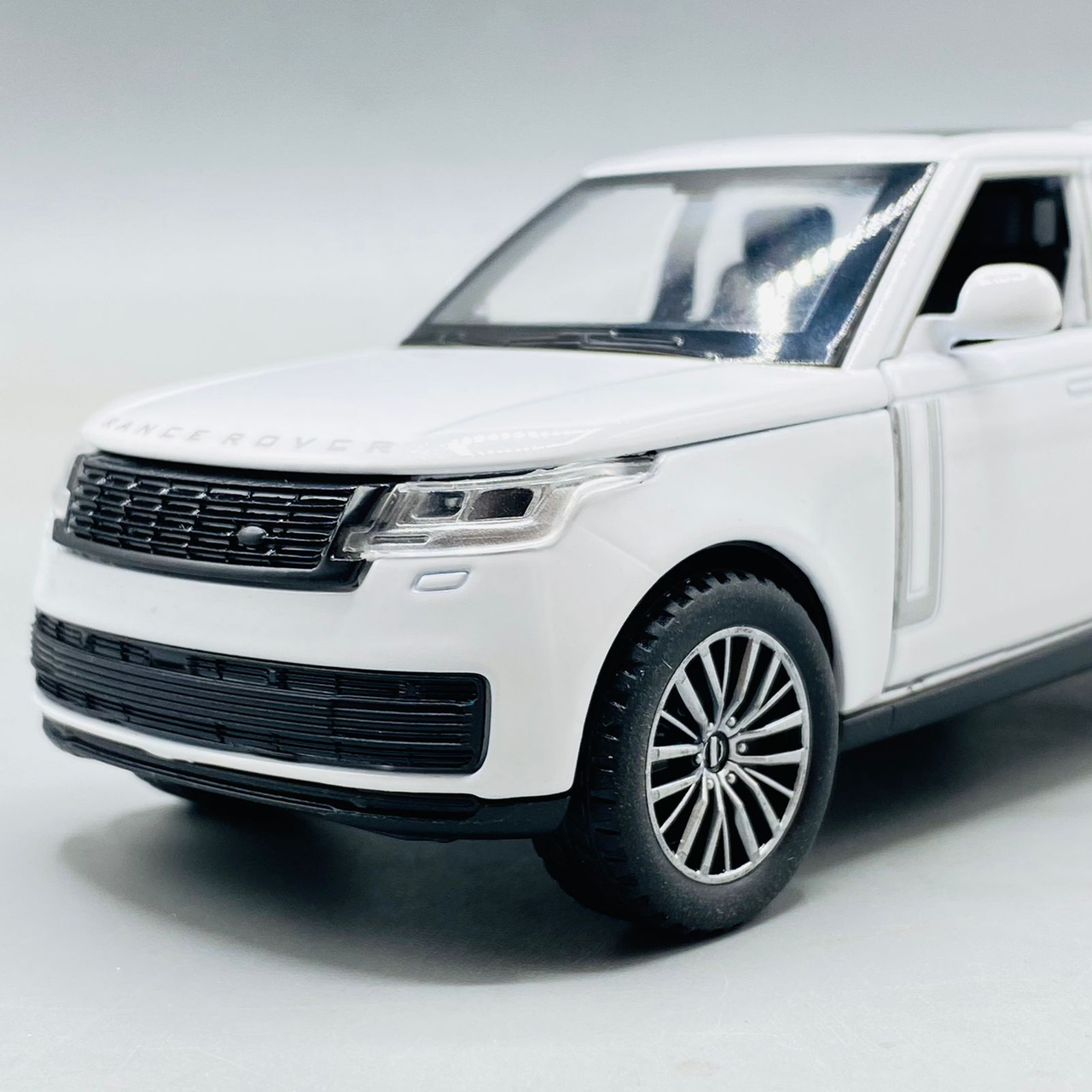 1:28 Scale Diecast Range Rover