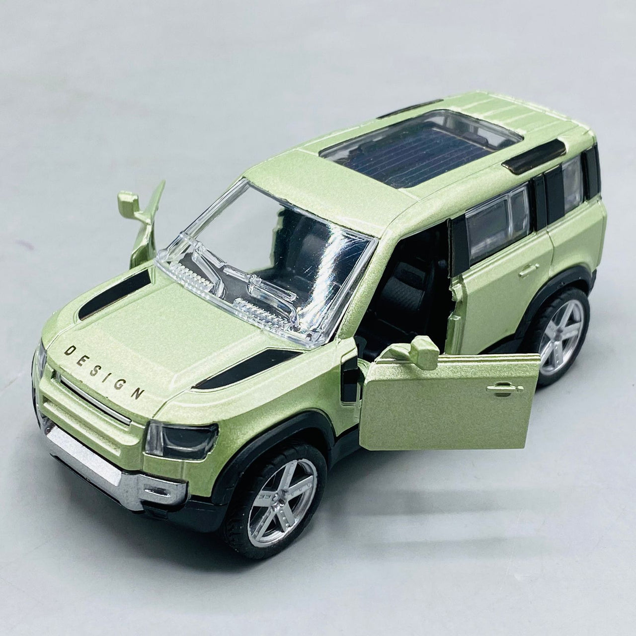 1.38 Scale Defender Solar Power diecast Car