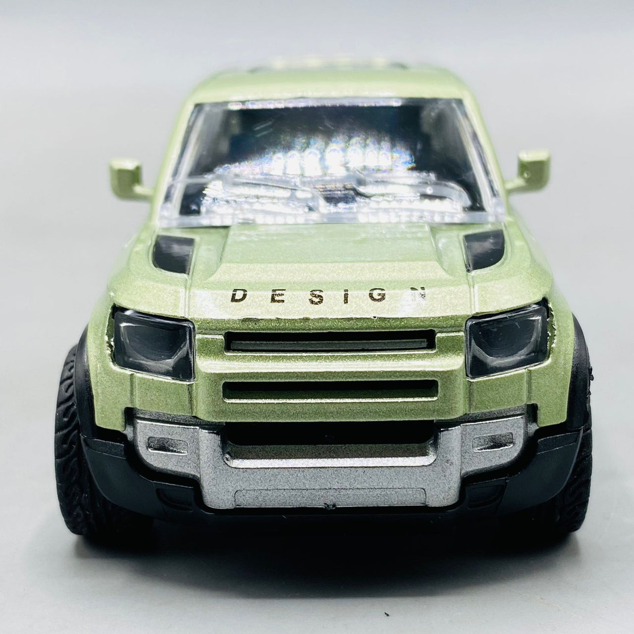 1.38 Scale Defender Solar Power diecast Car