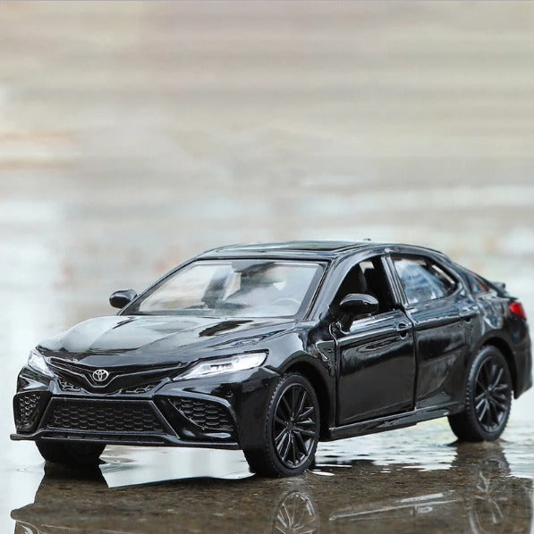 1:32 Scale Diecast Toyota Camry