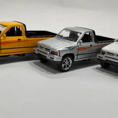 1:32 Scale Diecast 1992 Toyota Hilux