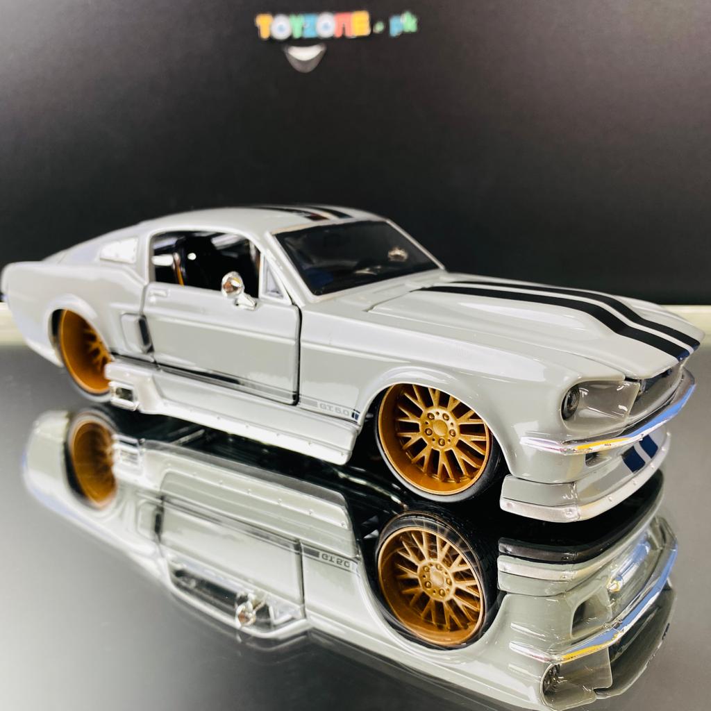 Diecast Model Ford Mustang GT Pro Scale: 1:24