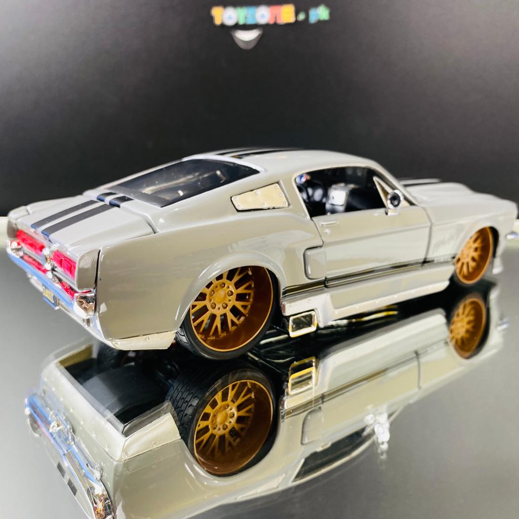 Diecast Model Ford Mustang GT Pro Scale: 1:24