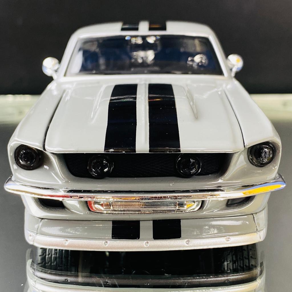 Diecast Model Ford Mustang GT Pro Scale: 1:24