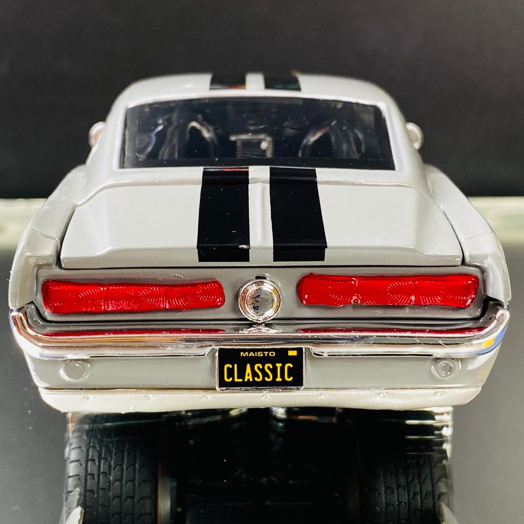 Diecast Model Ford Mustang GT Pro Scale: 1:24