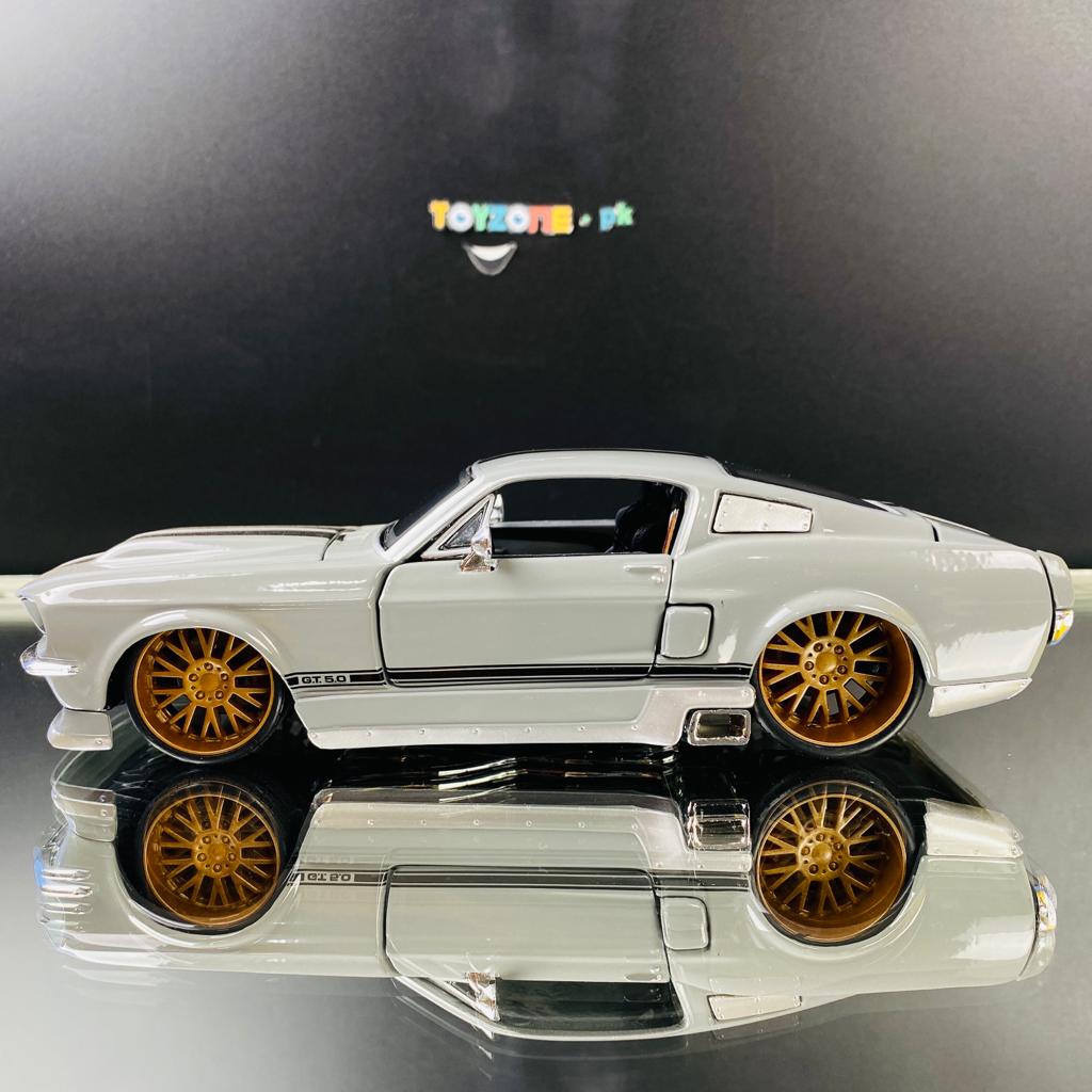 Diecast Model Ford Mustang GT Pro Scale: 1:24