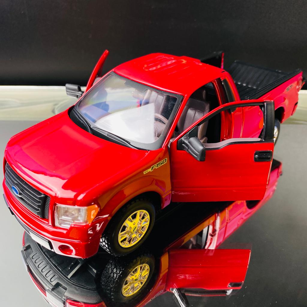 Maisto 1:27 Scale 2010 Ford F-150 STX Diecast Vehicle