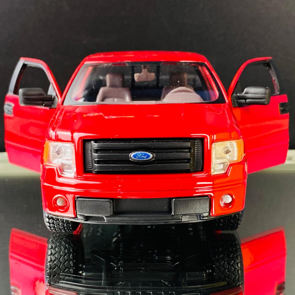 Maisto 1:27 Scale 2010 Ford F-150 STX Diecast Vehicle