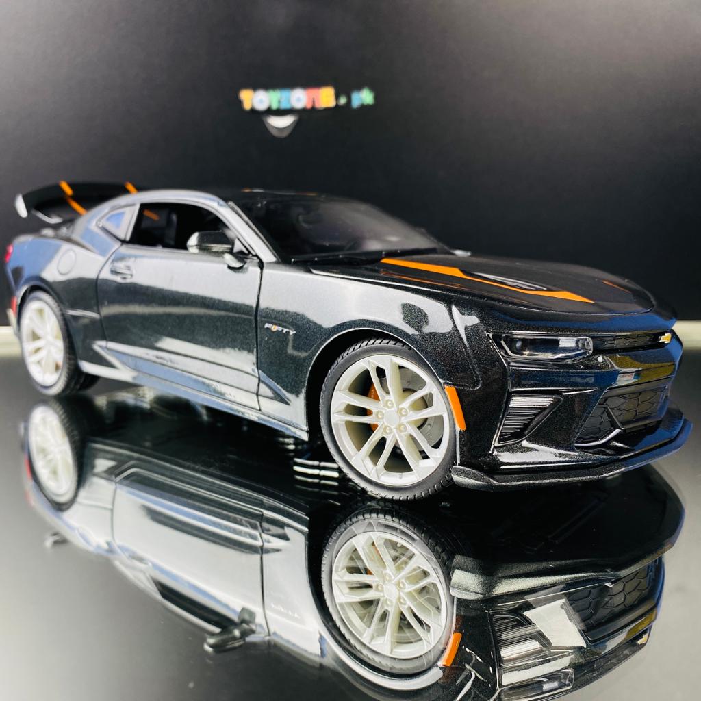 Maisto Chevrolet Camaro 2017 50th Anniversary Model Car