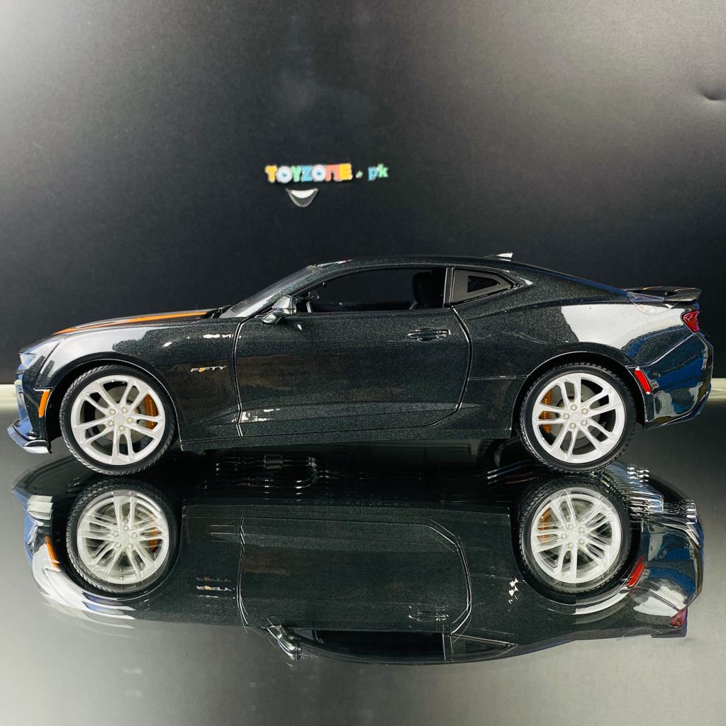 Maisto Chevrolet Camaro 2017 50th Anniversary Model Car