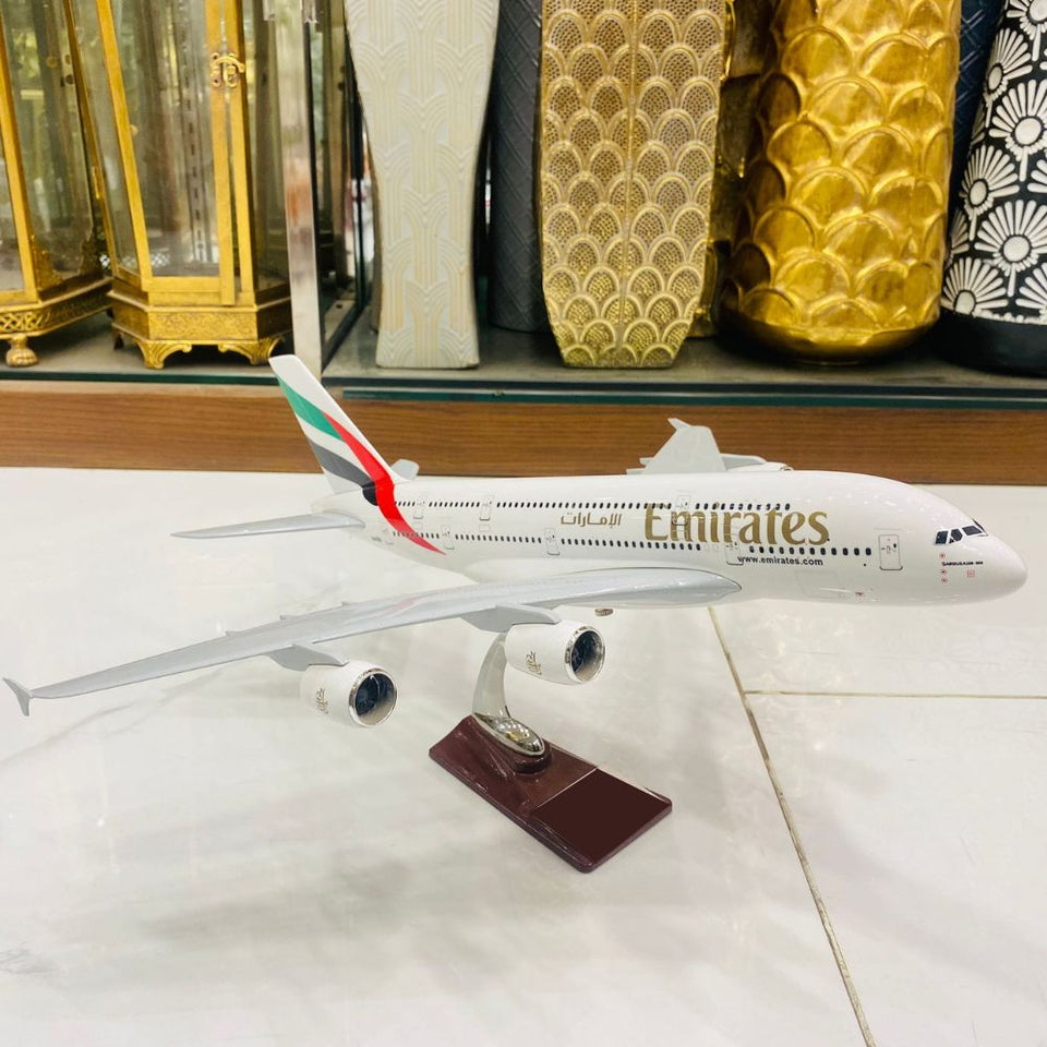 Emirates toy plane set online