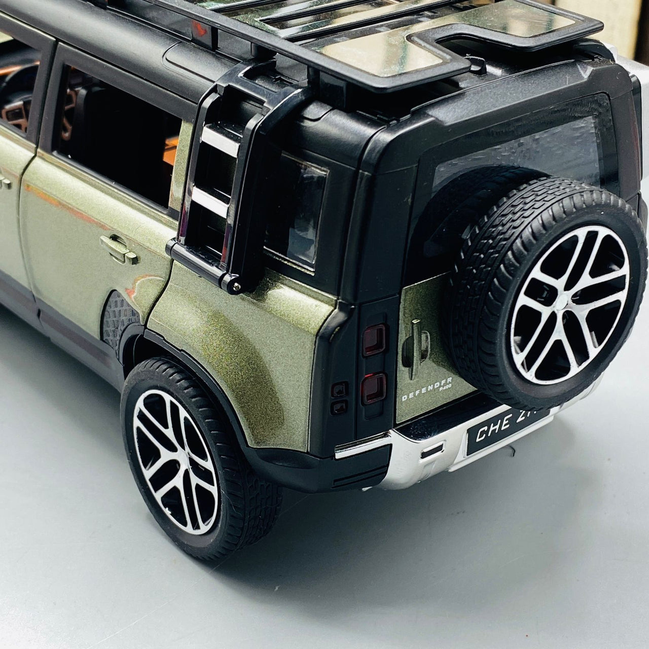 diecast-range-rover-defender-scale-1-32-tzp1